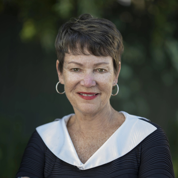 Nancy Collins Headshot