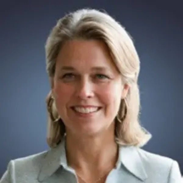 Stephanie Zimmermann Headshot